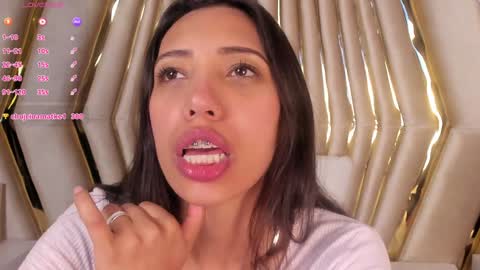 Snapshot of miss_veronicaa chatting on 12-17-24, 05:58 Veronica summer 7AM to 1500 PM hour GMT-5 online show from 12-17-24, 05:58