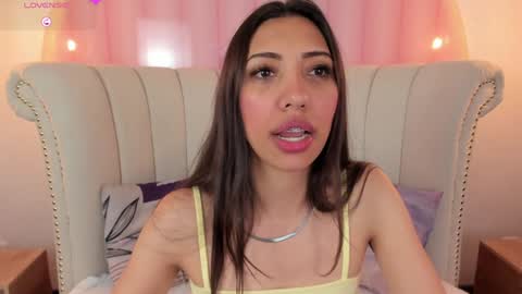 Snapshot of miss_veronicaa chatting on 12-19-24, 02:57 Veronica summer 7AM to 1500 PM hour GMT-5 online show from 12-19-24, 02:57