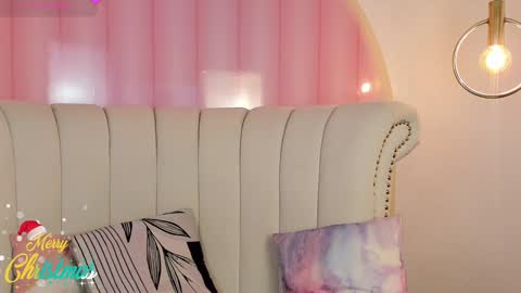 Snapshot of miss_veronicaa chatting on 12-24-24, 02:44 Veronica summer 7AM to 1500 PM hour GMT-5 online show from 12-24-24, 02:44