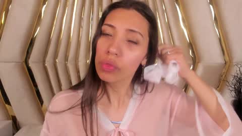 Snapshot of miss_veronicaa chatting on 01-02-25, 05:50 Veronica summer 7AM to 1500 PM hour GMT-5 online show from 01-02-25, 05:50