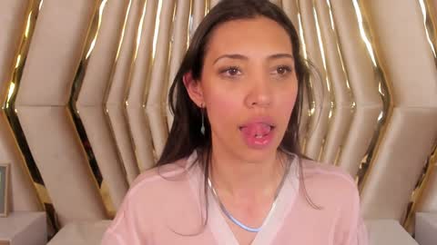 Snapshot of miss_veronicaa chatting on 01-02-25, 08:57 Veronica summer 7AM to 1500 PM hour GMT-5 online show from 01-02-25, 08:57