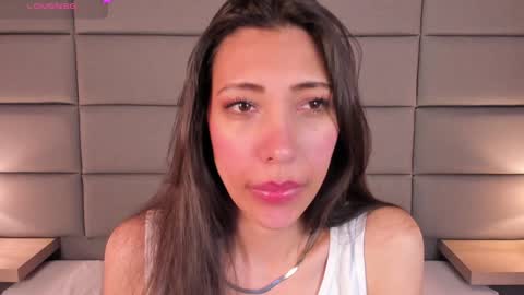 Snapshot of miss_veronicaa chatting on 01-03-25, 02:40 Veronica summer 7AM to 1500 PM hour GMT-5 online show from 01-03-25, 02:40