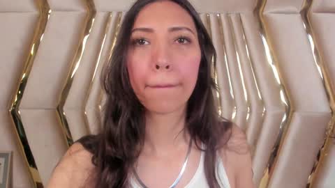 Snapshot of miss_veronicaa chatting on 01-06-25, 01:41 Veronica summer 7AM to 1500 PM hour GMT-5 online show from 01-06-25, 01:41