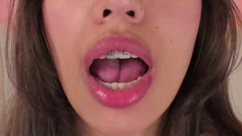 Snapshot of miss_veronicaa chatting on 01-14-25, 05:34 Veronica summer 7AM to 1500 PM hour GMT-5 online show from 01-14-25, 05:34