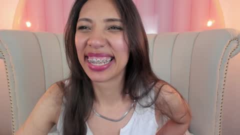 Snapshot of miss_veronicaa chatting on 01-21-25, 08:32 Veronica summer 7AM to 1500 PM hour GMT-5 online show from 01-21-25, 08:32