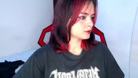 Snapshot of missakamee_420 chatting on 01-05-25, 04:48 violeta online show from 01-05-25, 04:48