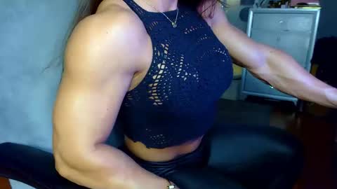 Alesyamuscledoll online show from 04-13-26, 05:51