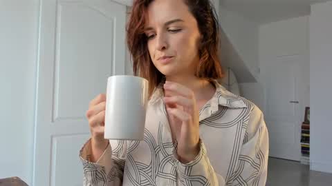 Alexandra Thorn online show from 03-19-26, 10:41