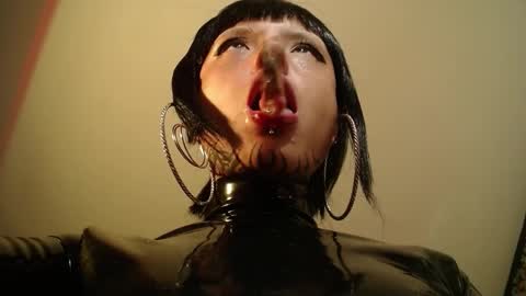 Snapshot of missanarky chatting on 10-22-25, 09:14 Anarkitten online show from 10-22-25, 09:14