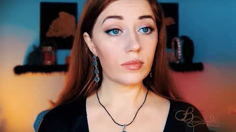 The divine Beverly online show from 11-22-25, 08:13