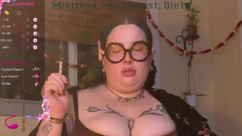 Snapshot of missbika chatting on 12-19-24, 01:39 Miss Bika online show from 12-19-24, 01:39