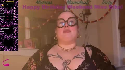Snapshot of missbika chatting on 01-12-25, 05:56 Miss Bika online show from 01-12-25, 05:56