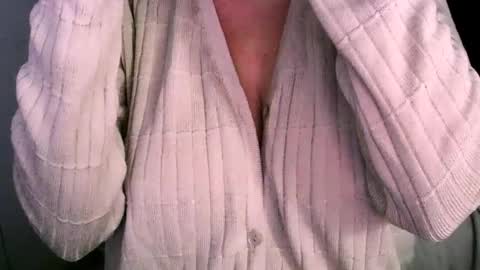Snapshot of missbiny chatting on 06-16-26, 10:01 Avamlash online show from 06-16-26, 10:01