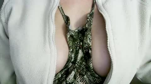 Snapshot of missbiny chatting on 06-24-26, 06:40 Avamlash online show from 06-24-26, 06:40