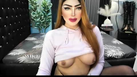 Snapshot of misschannel4sub chatting on 10-17-25, 05:59 PRIESTESS CHANNEL online show from 10-17-25, 05:59