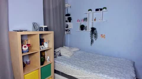 Snapshot of misschaotic_ chatting on 09-12-25, 07:08 Shelley online show from 09-12-25, 07:08