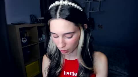 Snapshot of misschaotic_ chatting on 09-15-25, 07:41 Shelley online show from 09-15-25, 07:41