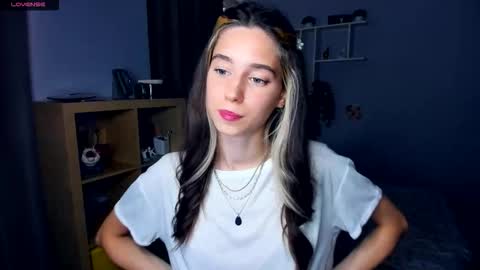 Snapshot of misschaotic_ chatting on 09-16-25, 07:09 Shelley online show from 09-16-25, 07:09