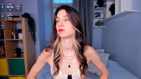 Snapshot of misschaotic_ chatting on 11-17-25, 07:47 Shelley online show from 11-17-25, 07:47