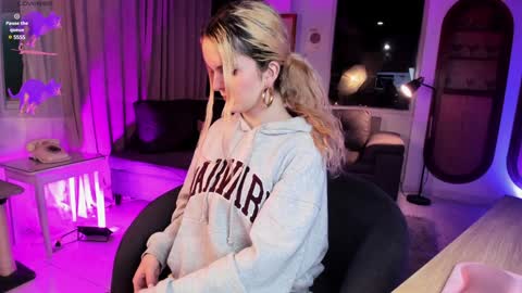 Snapshot of misschloe__ chatting on 01-03-25, 11:55 Chloe freelance model Please your thumbs up are important online show from 01-03-25, 11:55