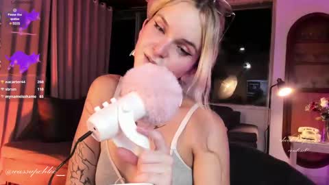 Snapshot of misschloe__ chatting on 02-18-25, 04:48 Chloe freelance model Please your thumbs up are important online show from 02-18-25, 04:48