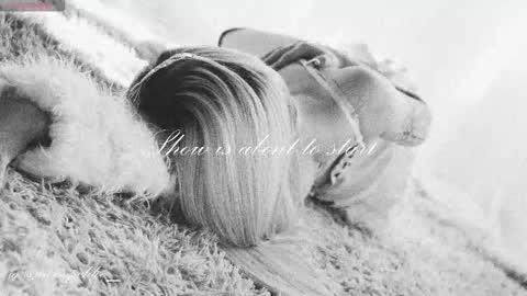 Snapshot of misschloe__ chatting on 10-26-25, 11:31 Chloe freelance model Please your thumbs up are important online show from 10-26-25, 11:31