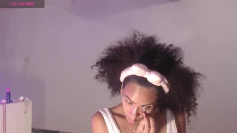 Snapshot of misscruzxz chatting on 11-01-25, 12:01 Donna di Diamanti online show from 11-01-25, 12:01