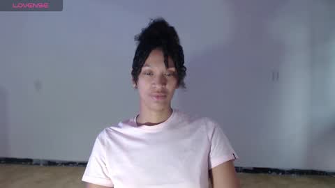 Snapshot of misscruzxz chatting on 11-29-25, 04:10 Donna di Diamanti online show from 11-29-25, 04:10