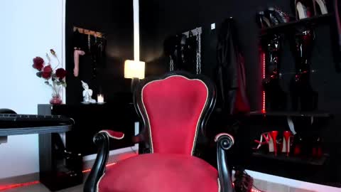 Snapshot of missdarklady chatting on 02-11-25, 09:56 Missdarklady online show from 02-11-25, 09:56