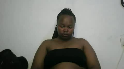 Snapshot of missebonyqueen chatting on 11-28-25, 09:01 Shan online show from 11-28-25, 09:01