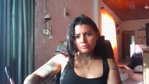 Snapshot of misselii chatting on 11-10-25, 08:52 melodie online show from 11-10-25, 08:52