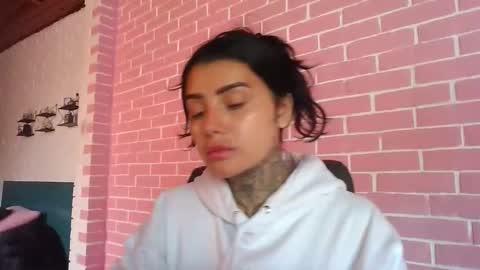 Snapshot of misselii chatting on 11-28-25, 06:43 melodie online show from 11-28-25, 06:43