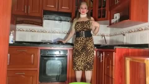 Snapshot of missescarleth chatting on 09-20-25, 03:29 Escarlet online show from 09-20-25, 03:29