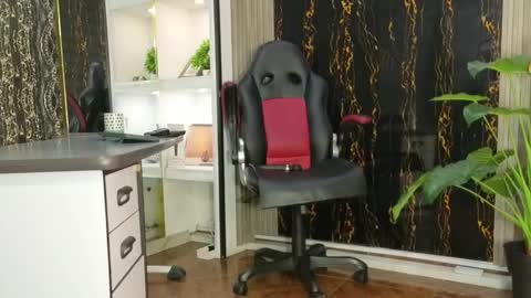 Snapshot of missescarleth chatting on 11-22-25, 03:49 Escarlet online show from 11-22-25, 03:49