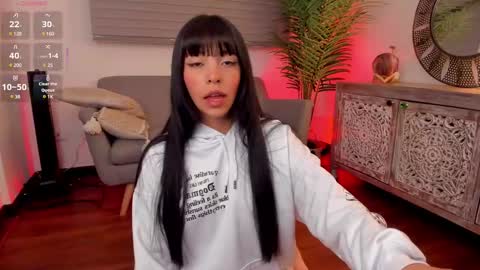 Snapshot of missesmeralda chatting on 02-14-25, 11:21 Julieta Arboleda but i like call me esme online show from 02-14-25, 11:21