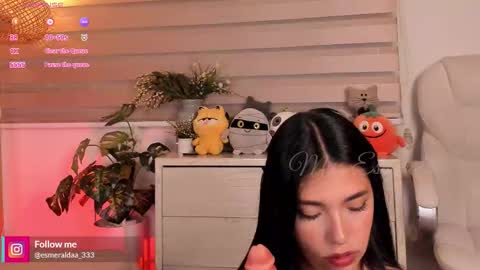 Snapshot of missesmeralda chatting on 10-22-25, 10:09 Julieta Arboleda but i like call me esme online show from 10-22-25, 10:09