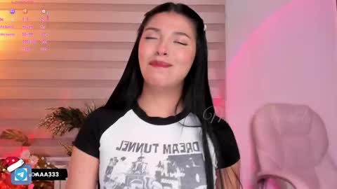 Snapshot of missesmeralda chatting on 12-15-25, 07:40 Julieta Arboleda but i like call me esme online show from 12-15-25, 07:40