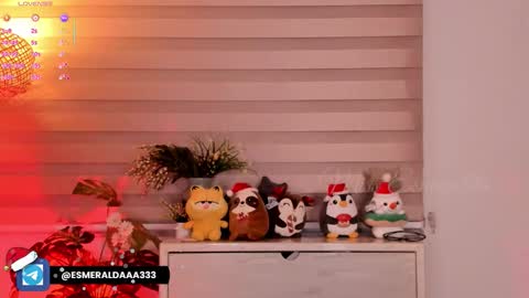 Snapshot of missesmeralda chatting on 12-17-25, 12:22 Julieta Arboleda but i like call me esme online show from 12-17-25, 12:22