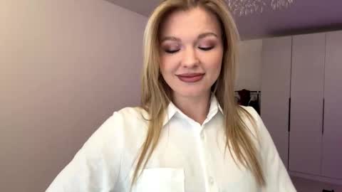 Snapshot of missfit_ chatting on 01-08-26, 09:33 Viola online show from 01-08-26, 09:33