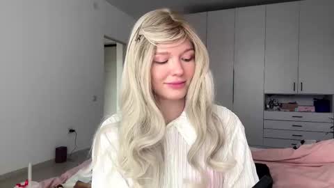 Snapshot of missfit_ chatting on 01-09-26, 08:06 Viola online show from 01-09-26, 08:06