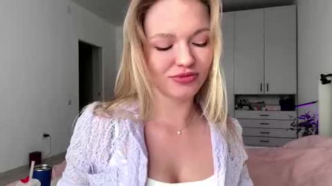 Snapshot of missfit_ chatting on 01-12-26, 09:14 Viola online show from 01-12-26, 09:14