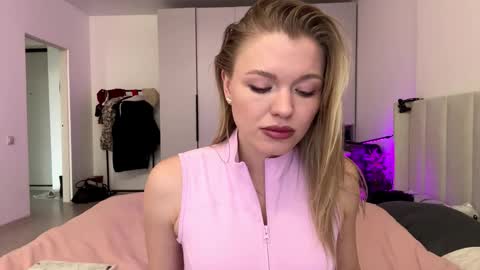 Snapshot of missfit_ chatting on 01-14-26, 07:58 Viola online show from 01-14-26, 07:58