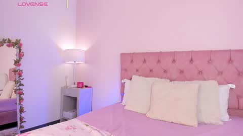 Melany Hiller online show from 12-15-25, 03:00