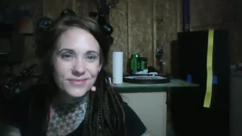 misshoneybadger333 online show from 09-25-25, 12:47