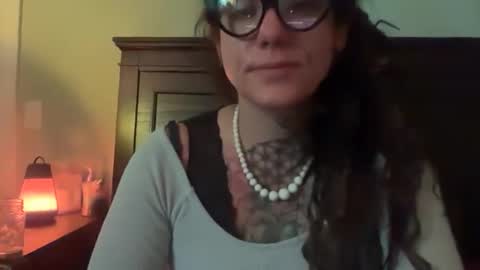 misshoneybadger333 online show from 10-21-25, 02:01