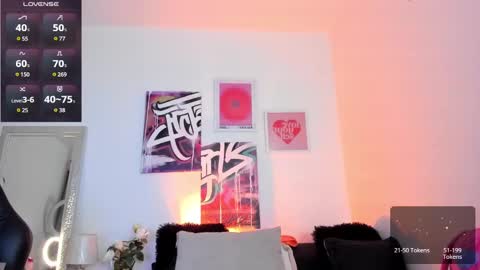 Snapshot of misshuntt3rs chatting on 01-08-25, 05:16 Annie online show from 01-08-25, 05:16