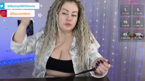 Snapshot of misskassandraa chatting on 01-12-25, 08:36 you can call me Mommymy GoddessMiss Kassandra online show from 01-12-25, 08:36