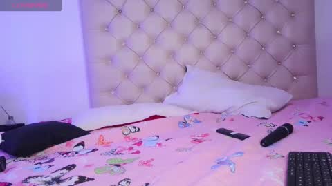 Snapshot of misskatiia chatting on 02-15-25, 12:22 misskatiia online show from 02-15-25, 12:22