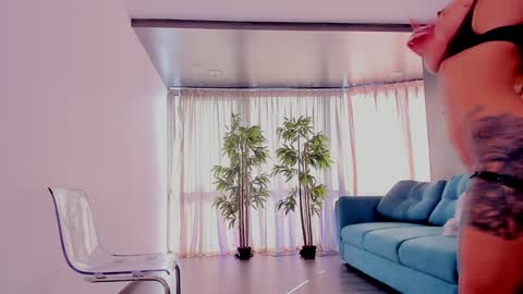 misskiarra online show from 01-18-25, 08:52