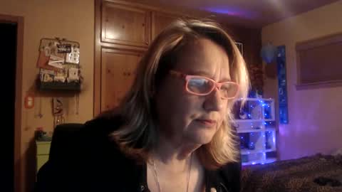 Snapshot of misskittyfox chatting on 02-26-25, 05:31 MissKittyFox online show from 02-26-25, 05:31